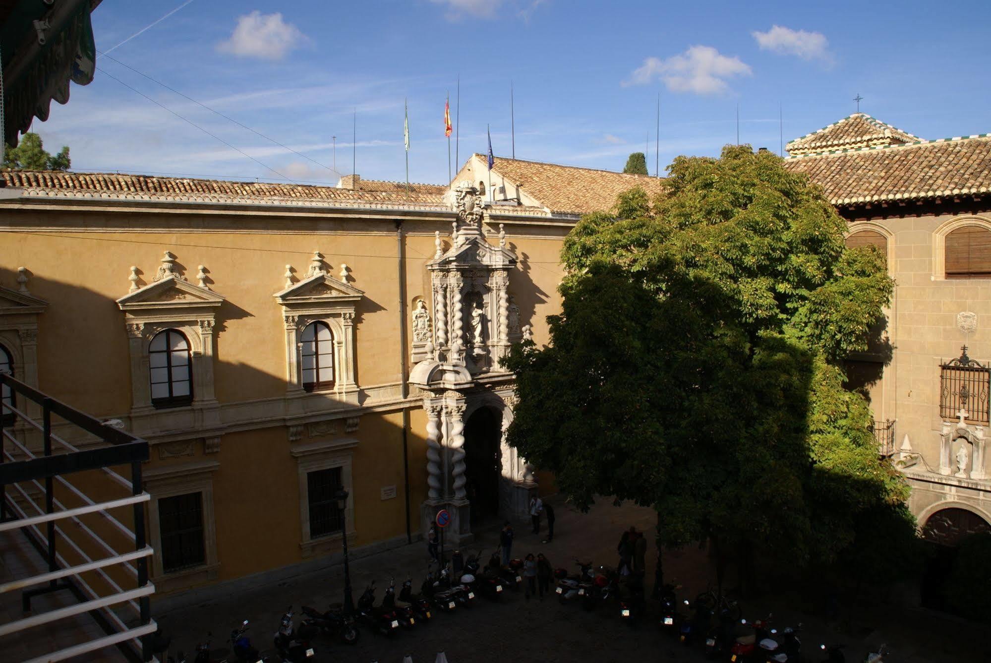 Oyo Fonda Sanchez Hotel Granada Exterior photo
