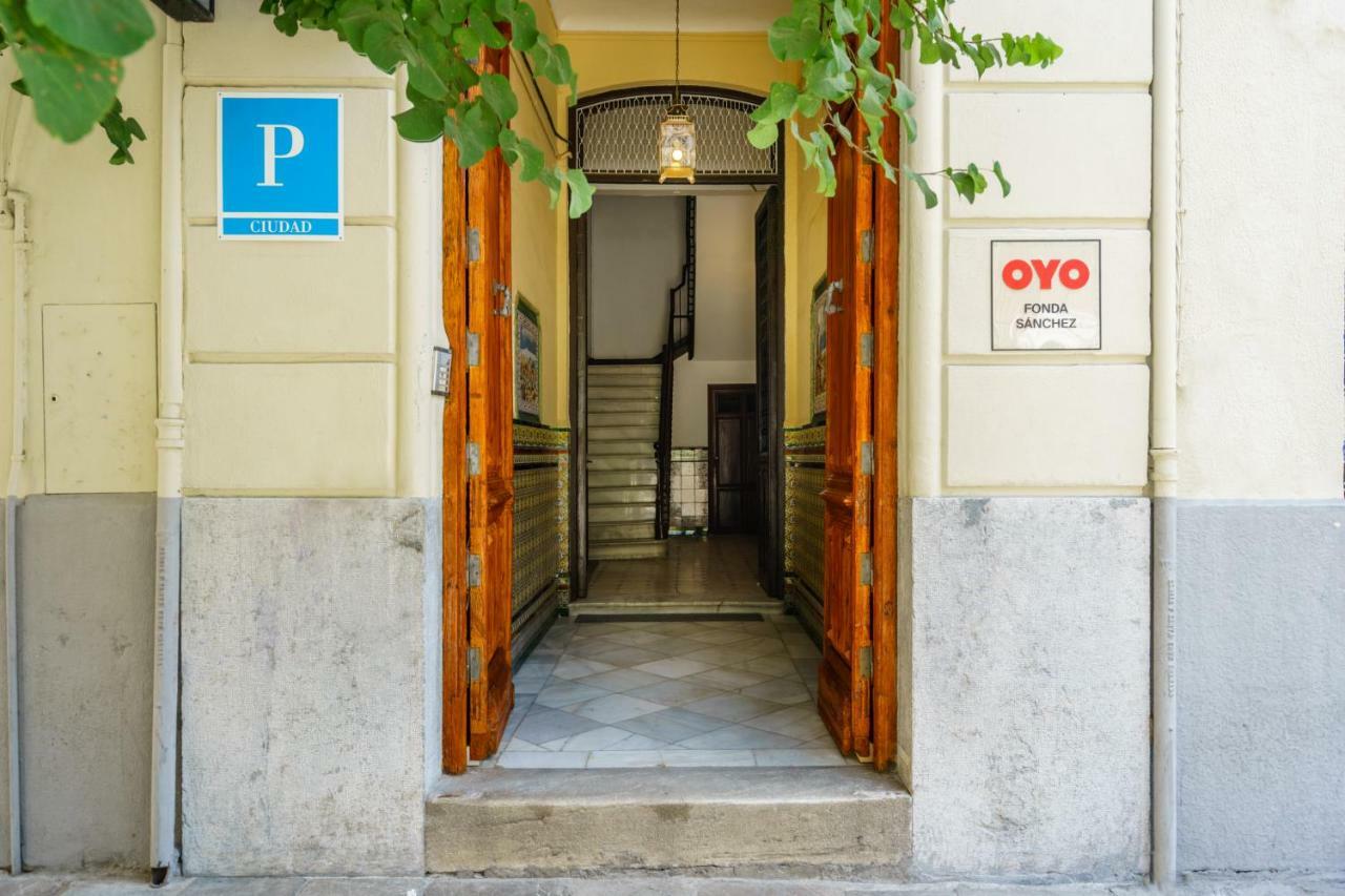 Oyo Fonda Sanchez Hotel Granada Exterior photo