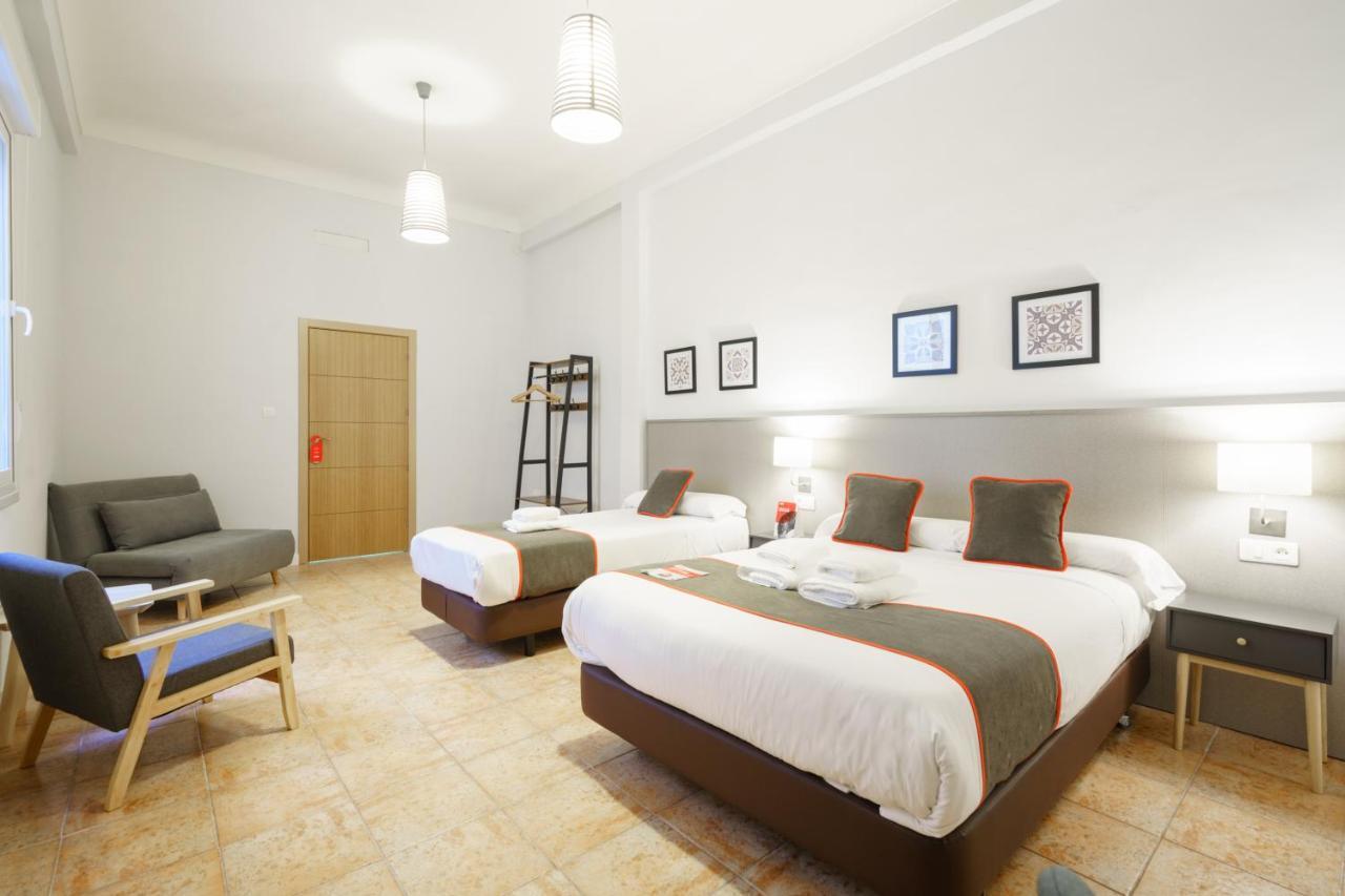 Oyo Fonda Sanchez Hotel Granada Exterior photo