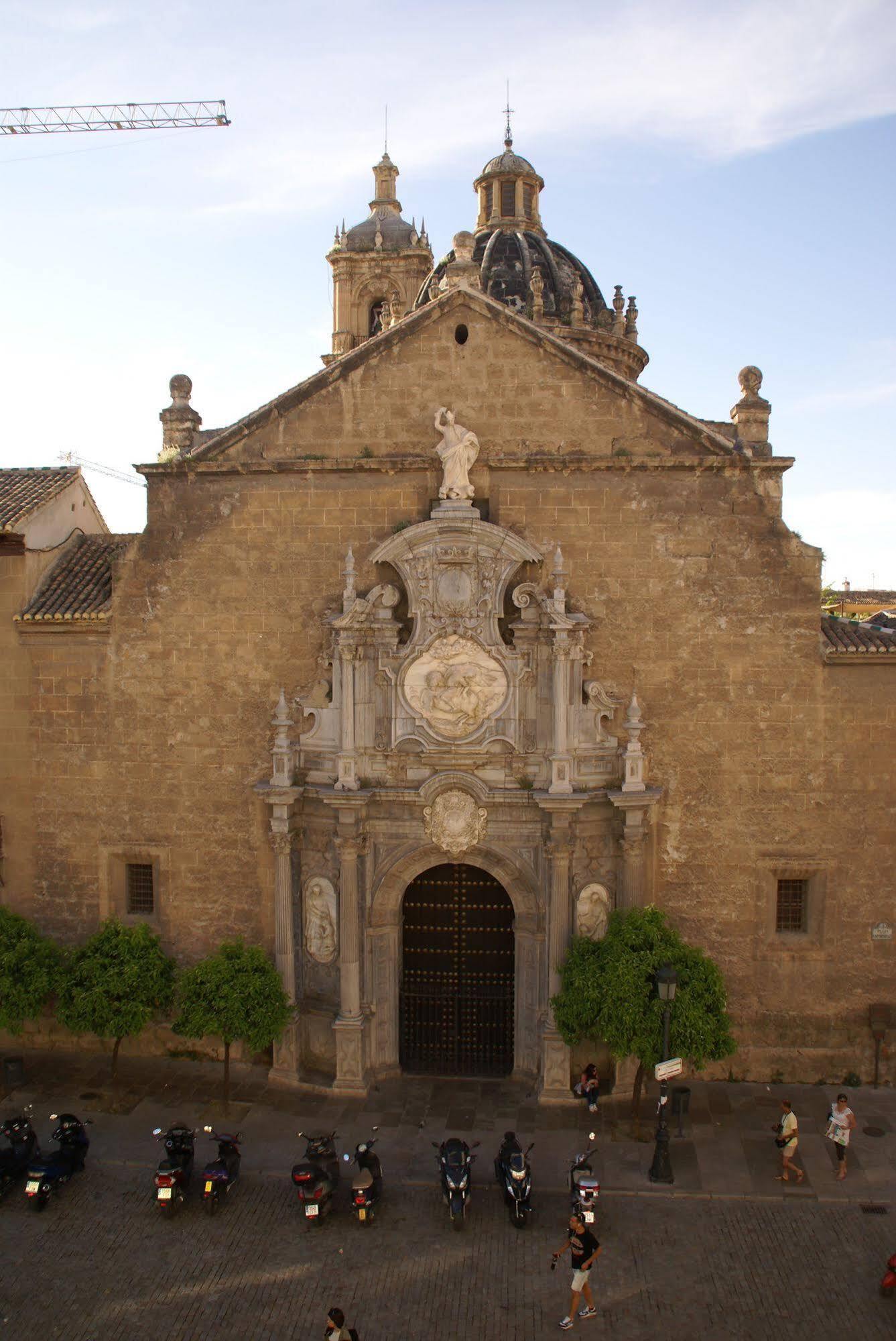 Oyo Fonda Sanchez Hotel Granada Exterior photo