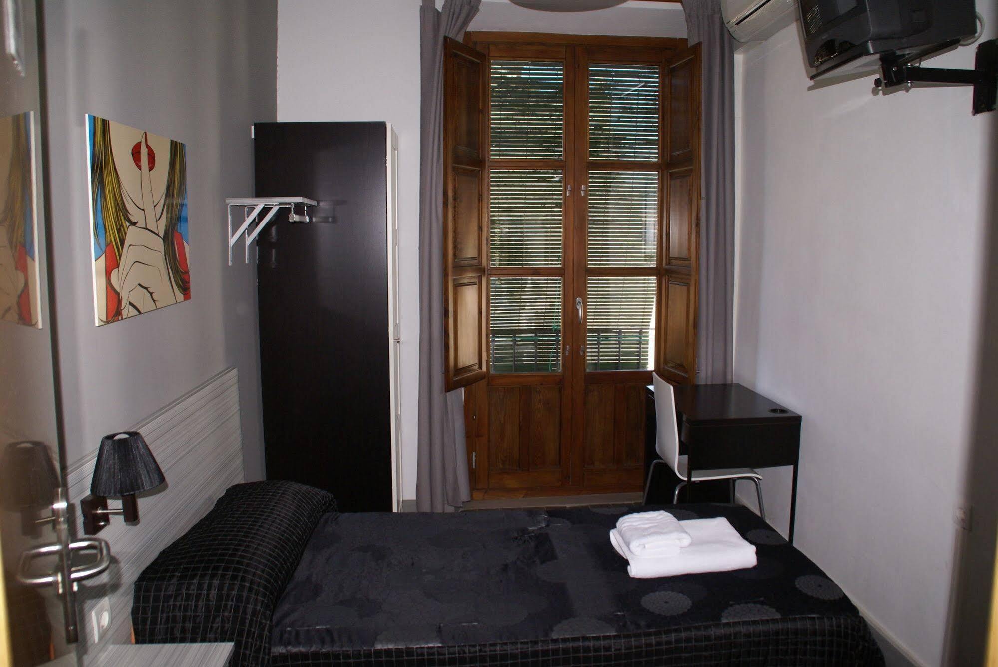 Oyo Fonda Sanchez Hotel Granada Exterior photo